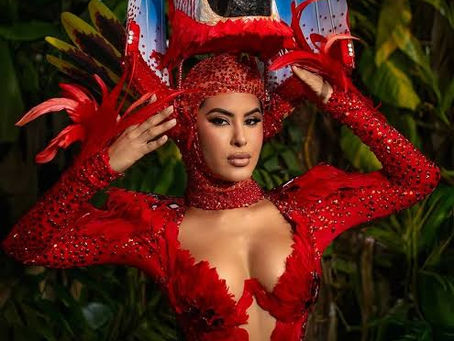 Isabelle Nogueira homenageia arara amazônica em ensaio da Grande Rio