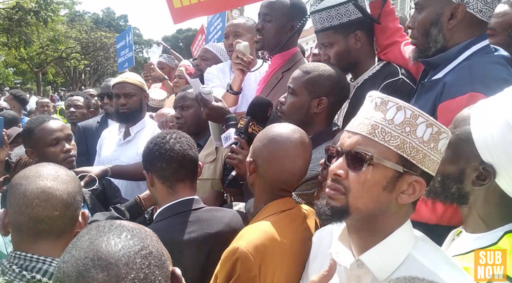 THOUSANDS of MUSLIMS and CHRISTIANS PROTEST Against GAYS at Supreme Court in Kenya