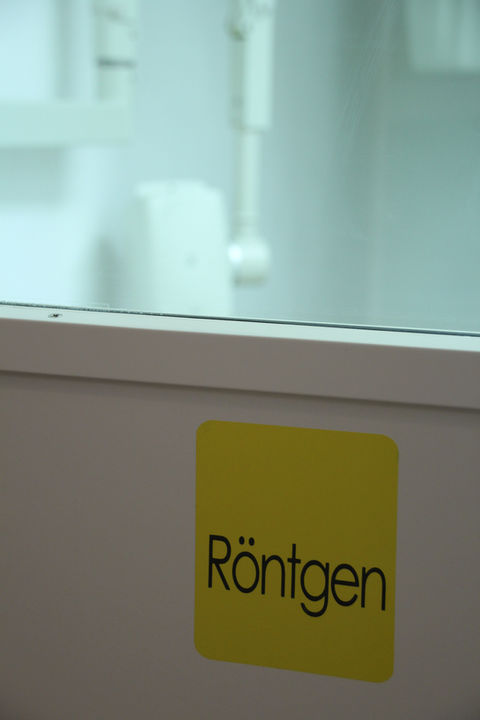 Modernes, strahlungsarmes Röntgengerät für die präzise Karies- und Zahn-Diagnostik in der Zahnarztpraxis Bonn-Kessenich.