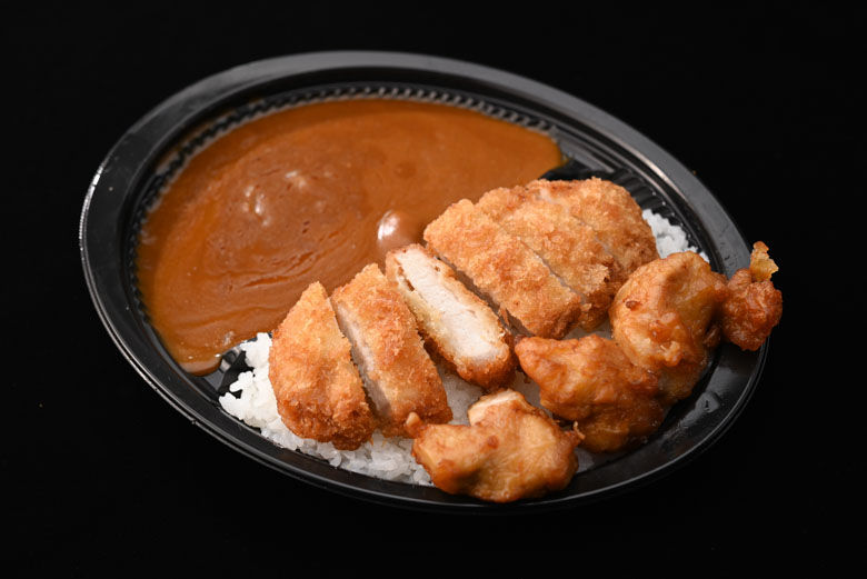 から揚げ入りカツカレー