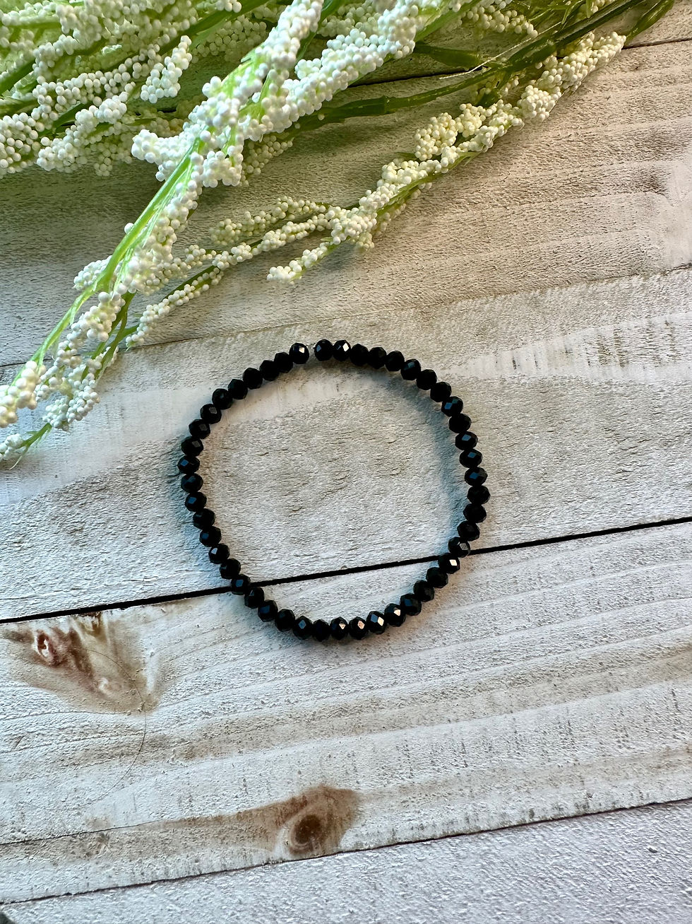 Beaded bracelet with 4mm black colored semi precious beads.
