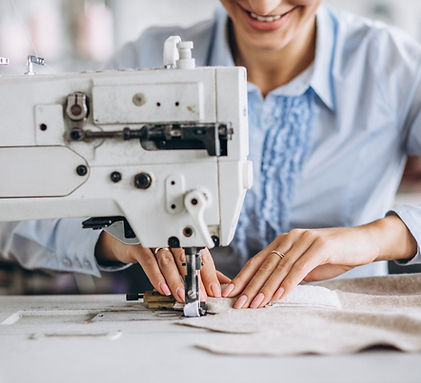 femme-tailleur-travaillant-usine-couture (3).jpg