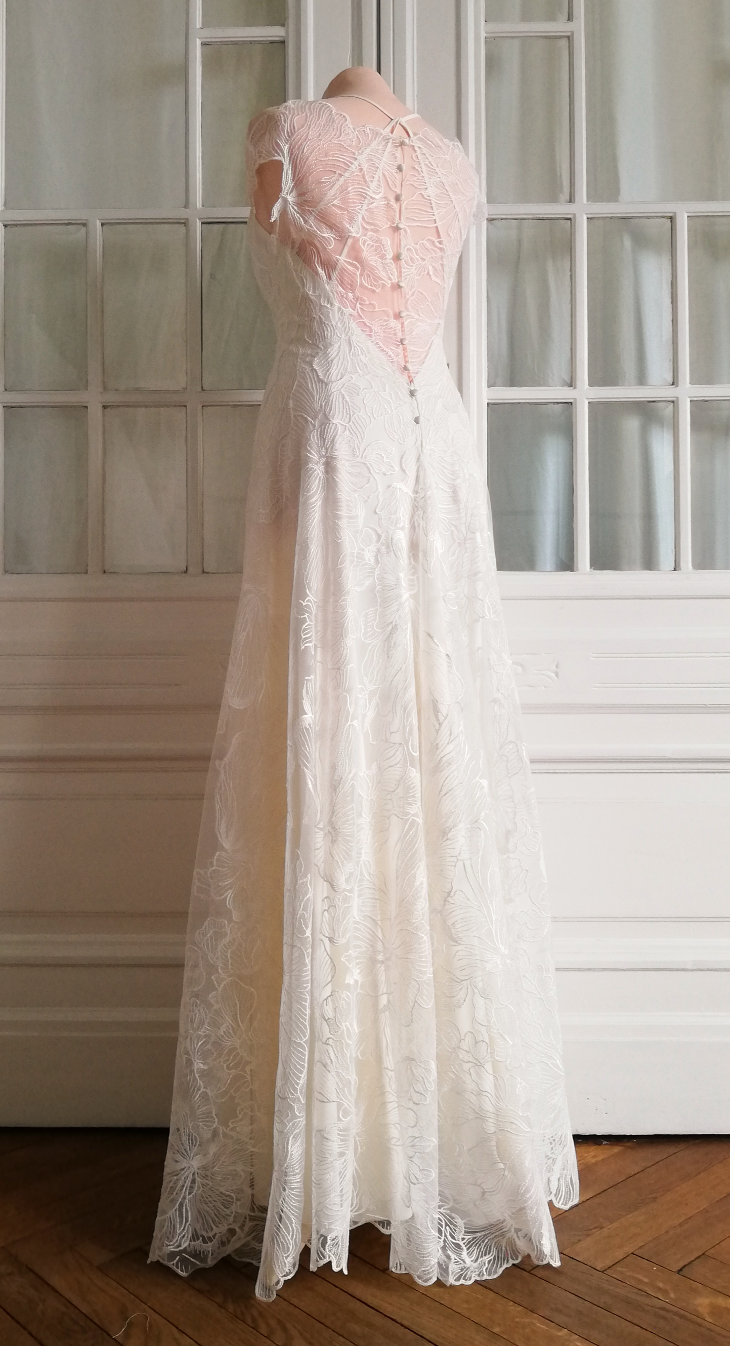 2. Spitzenkleid für Boho Brautkleid 3-lagig mit Überkleid aus mit Oberteil aus Pailletten 