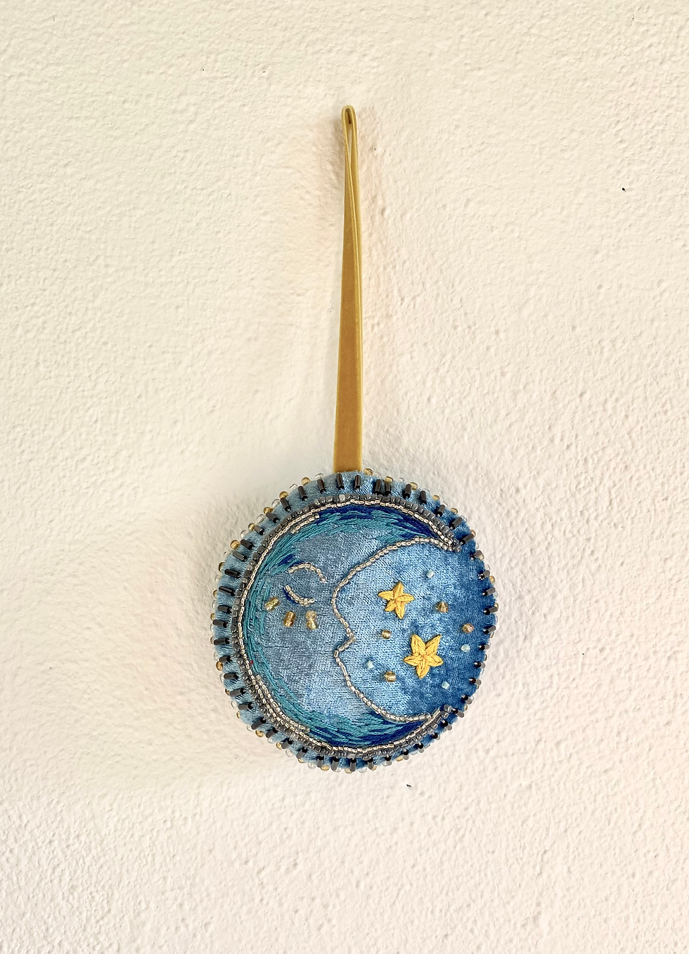 Thumbnail: Velvet Ornament Blue Moon