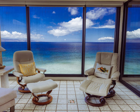 Maui Vacation Rental Mahana Kaanapali Beach showing swivel chairs
