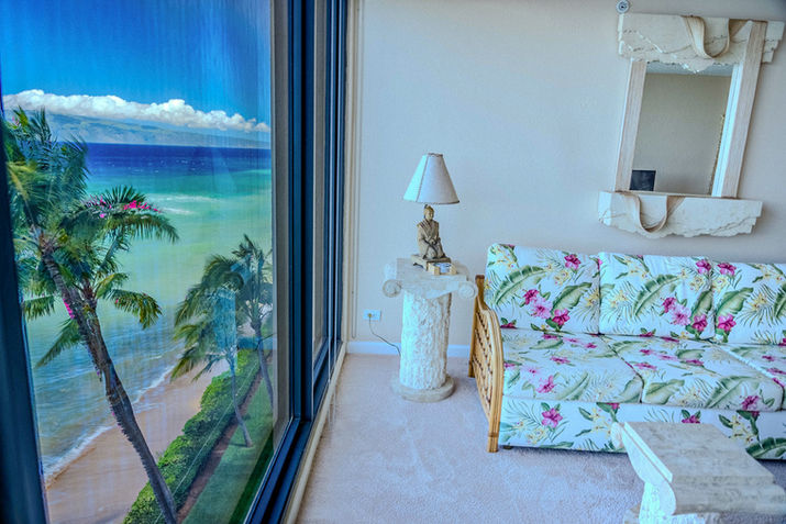 Maui - Beach Condo Mahana 818 showing living room