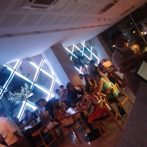 Fotografía de Ambiente y Servicio Nocturno – Bar Bow (Hotel Dazzler Rosario)