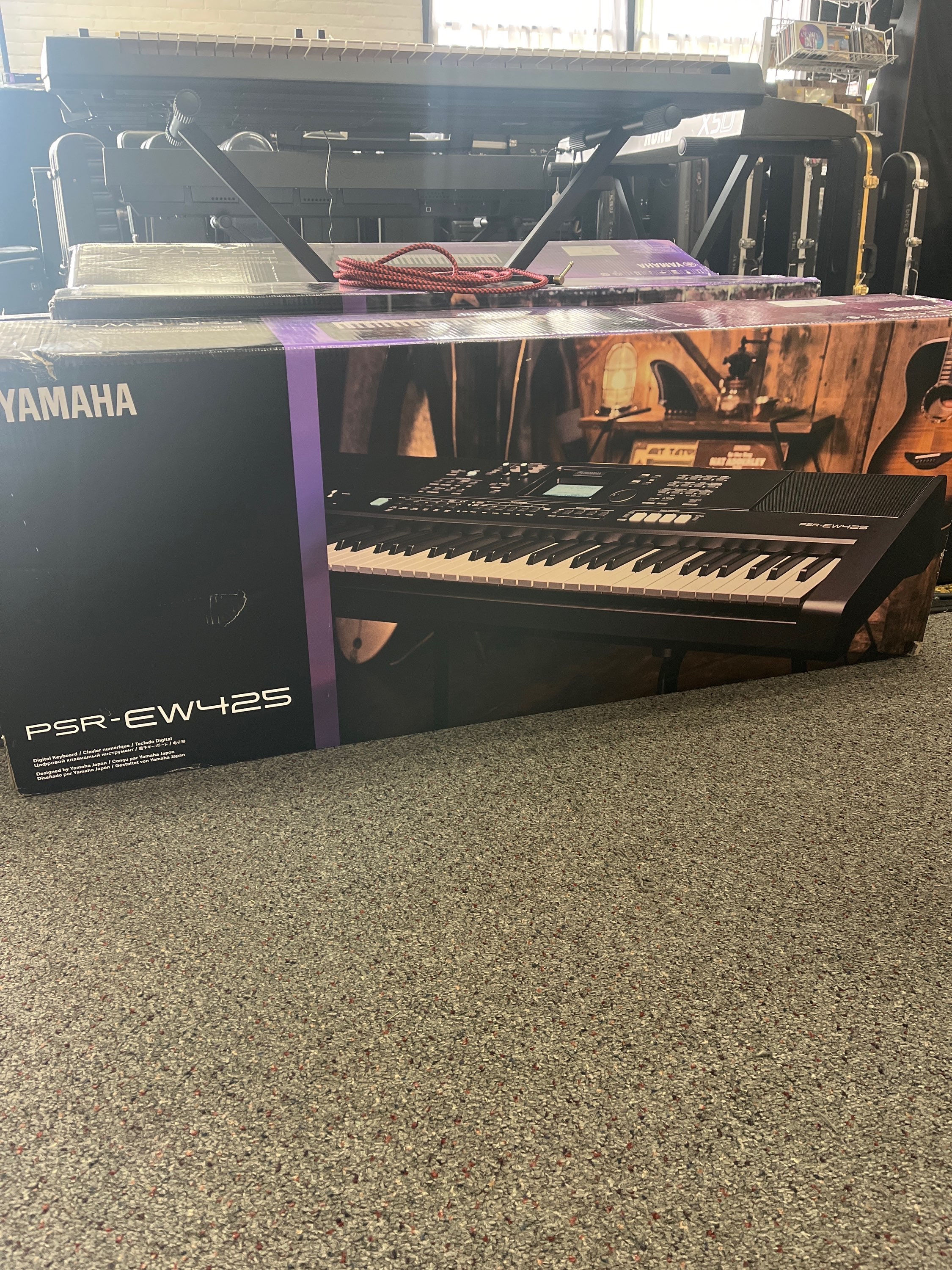 Yamaha PSR-EW425 76-Key Digital Keyboard