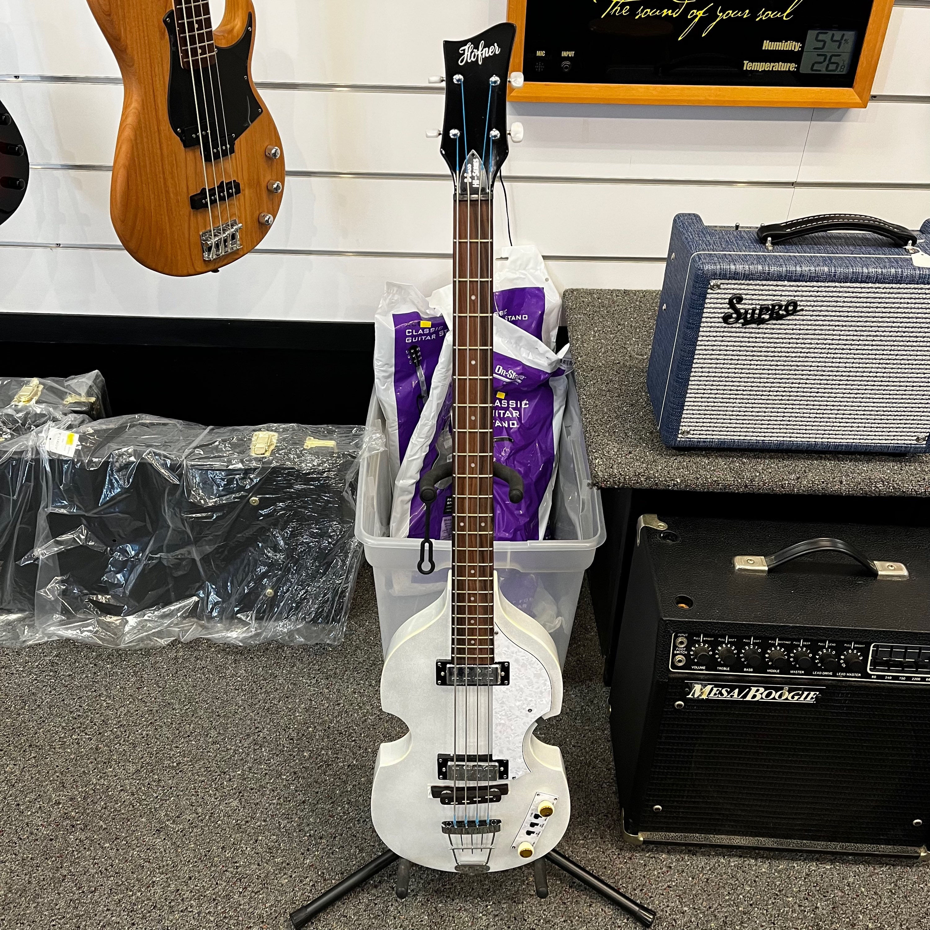 Hofner B-Bass w/ Hardshell Case