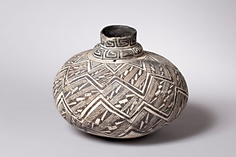 Important and Possibly Unique Mimbres Geometric Olla, Ca 1000 - 1130 AD