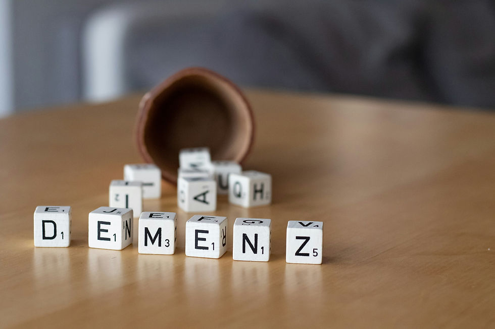 Dados con letras que forman la palabra demenz