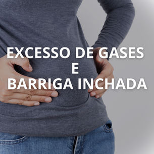 Pessoa tocando a barriga por causa de inchaço
