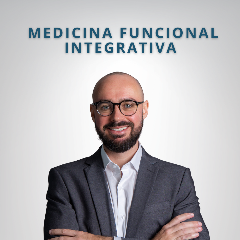 Médico funcional integrativo revisando exames e hábitos do paciente