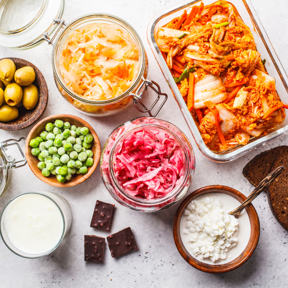 Frascos de kefir e chucrute com indicação de uso gradual