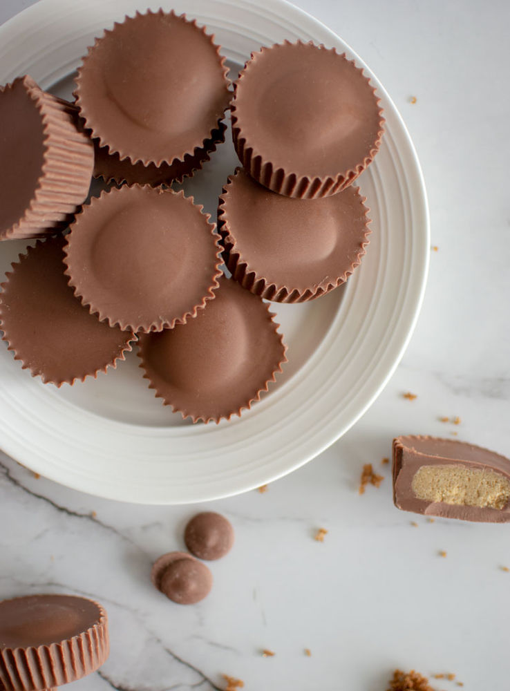 Edible Cookie Dough Cups! Recipe for easy cookie dough candy.