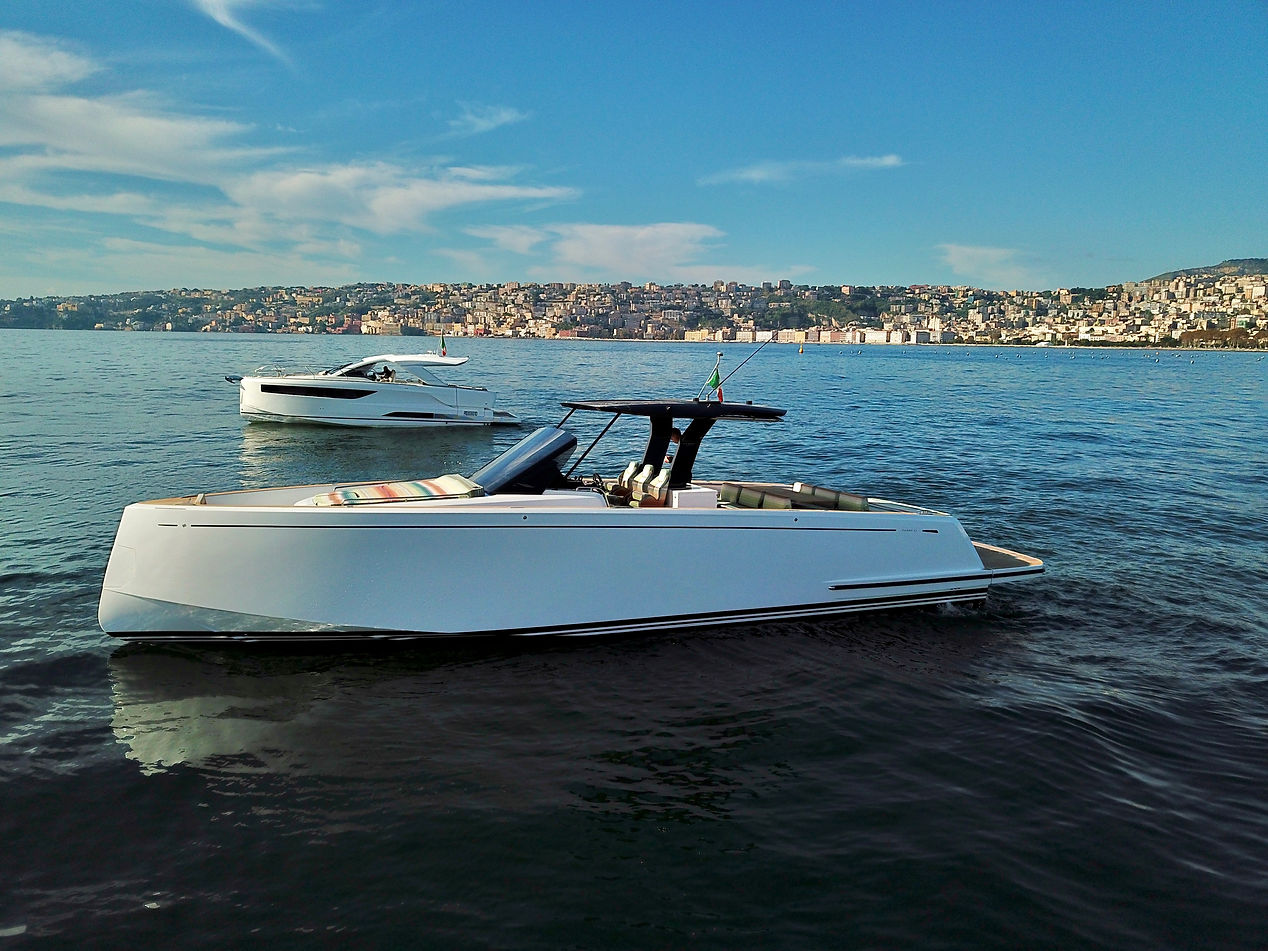 HOME Luxury boat rental Visit Capri and Amalfi Coast I Powerboat Charter fleet Napoli