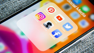 UK Plans Default Overnight Social Media Curfew for Older Teens