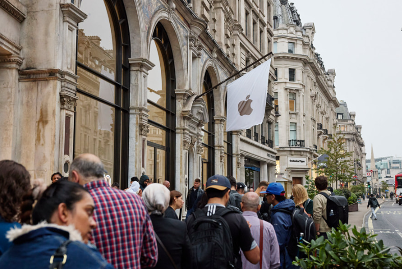 Apple Foldable iPhone Faces Engineering Setbacks, Potential Delays