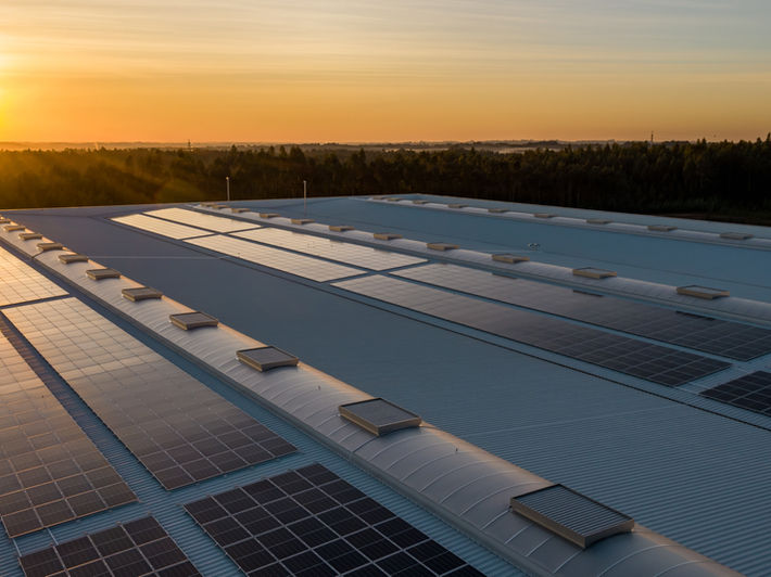 China Connects Inaugural Gigawatt Solar-Thermal Project to Grid