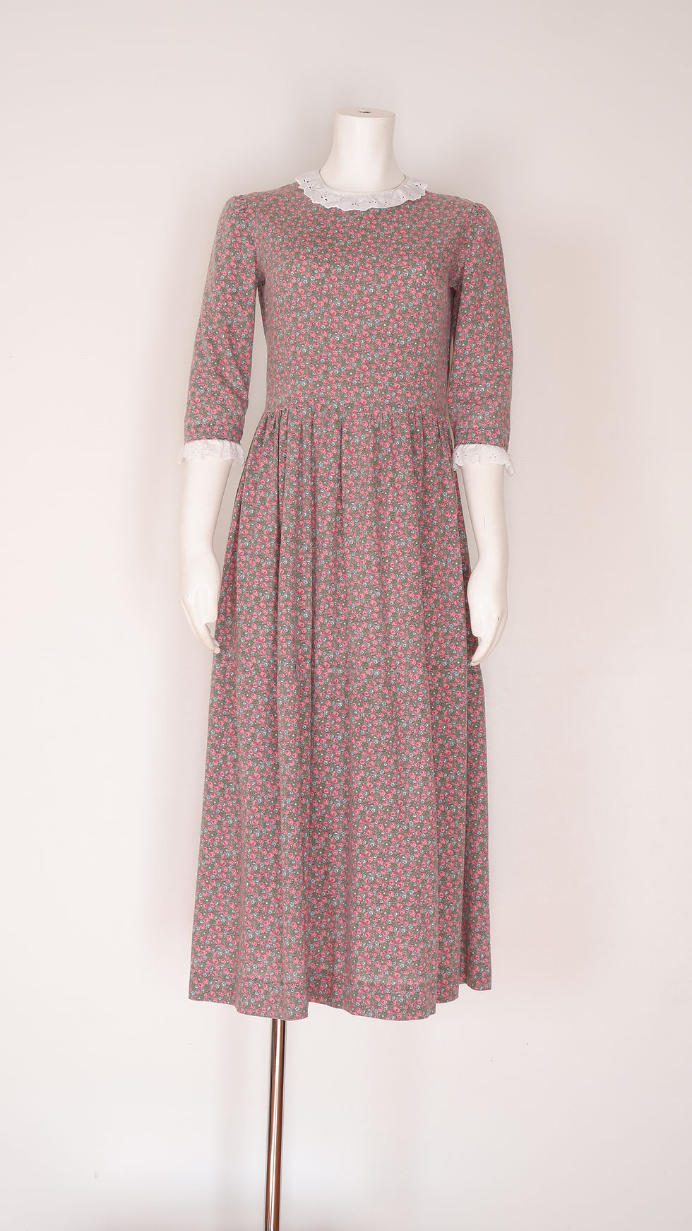 Thumbnail: 1970s Pink Floral Maxi - Small Vintage Prairie Dress Costume with Bonnet