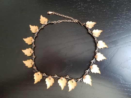 Thumbnail: 1950s White Enamel and Copper Leaf Choker Necklace by Matisse