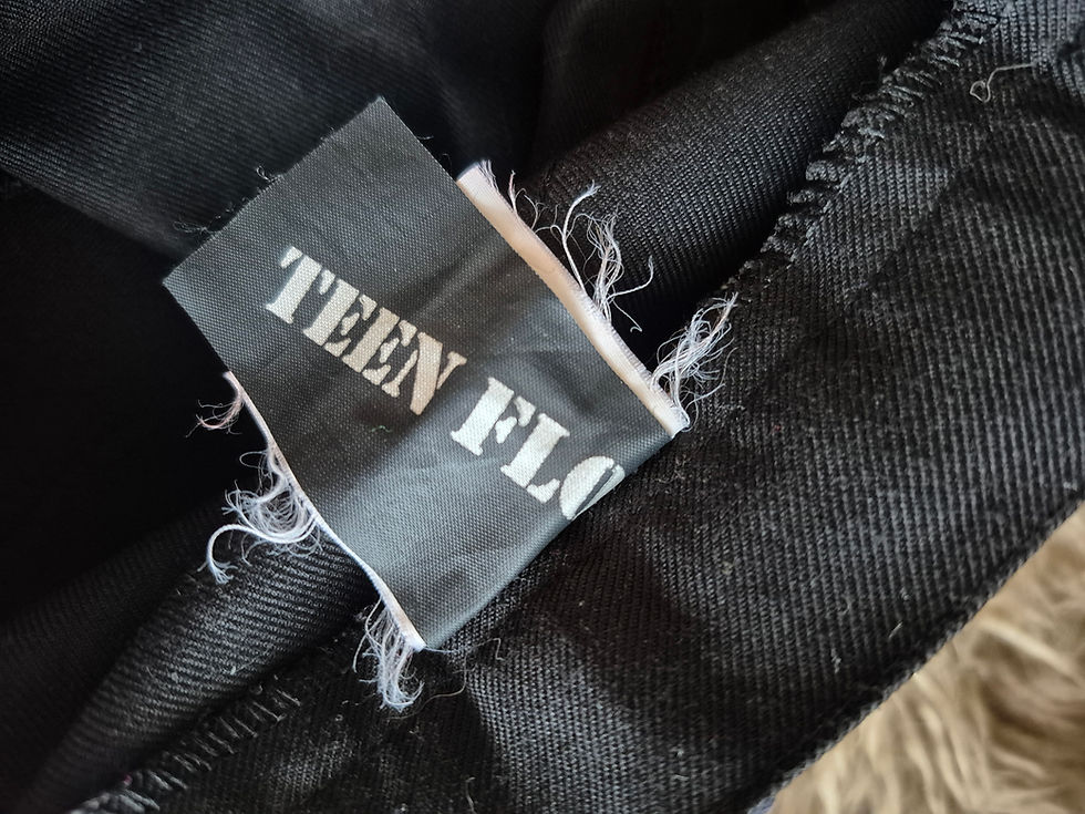 Thumbnail: 1990s Black Pencil Skirt with Pockets - Small Teen Flow Midi