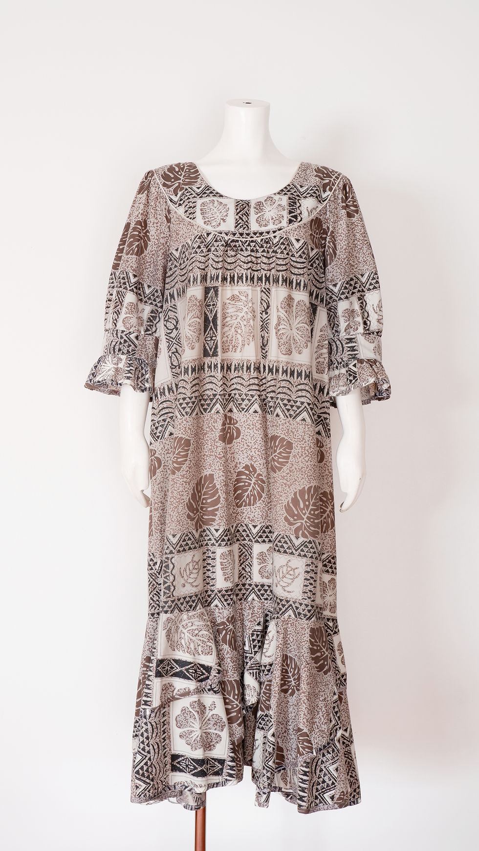 Thumbnail: Vintage Gray Hawaiian Dress - X-Large Floral Sundress by Winnie Fashion