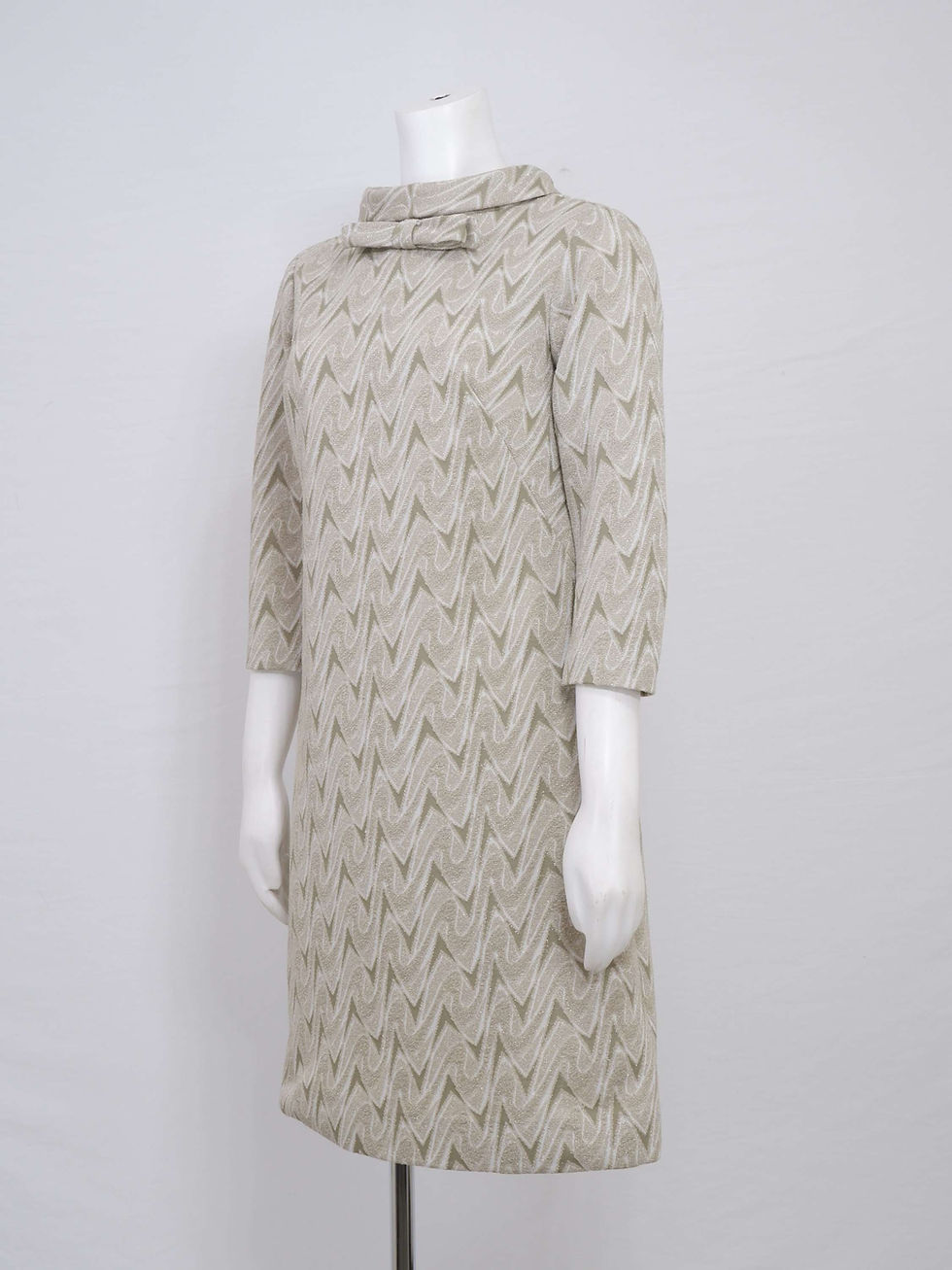 Thumbnail: 1960s/1970s Silver Abstract Print 3/4 Sleeve Midi Dress with Bow Tie -S / M