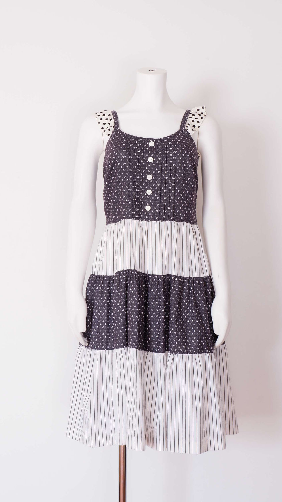 Thumbnail: 1970s Black and White Floral Sun Dress - S