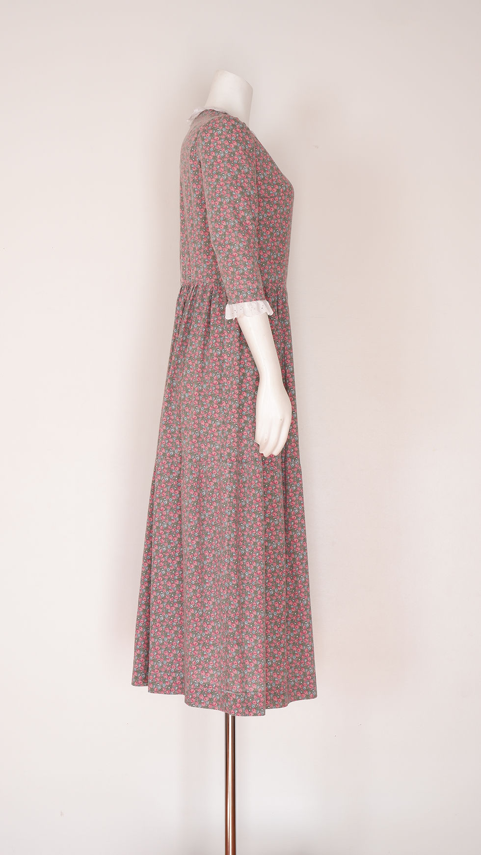 Thumbnail: 1970s Pink Floral Maxi - Small Vintage Prairie Dress Costume with Bonnet