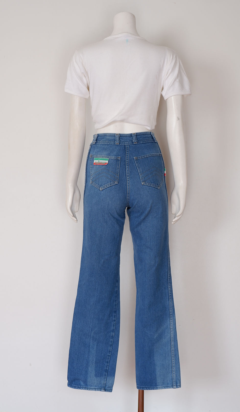 Thumbnail: 1980s High Rise Jeans - X-Small Straight Leg Denim Pants by Le Culottier