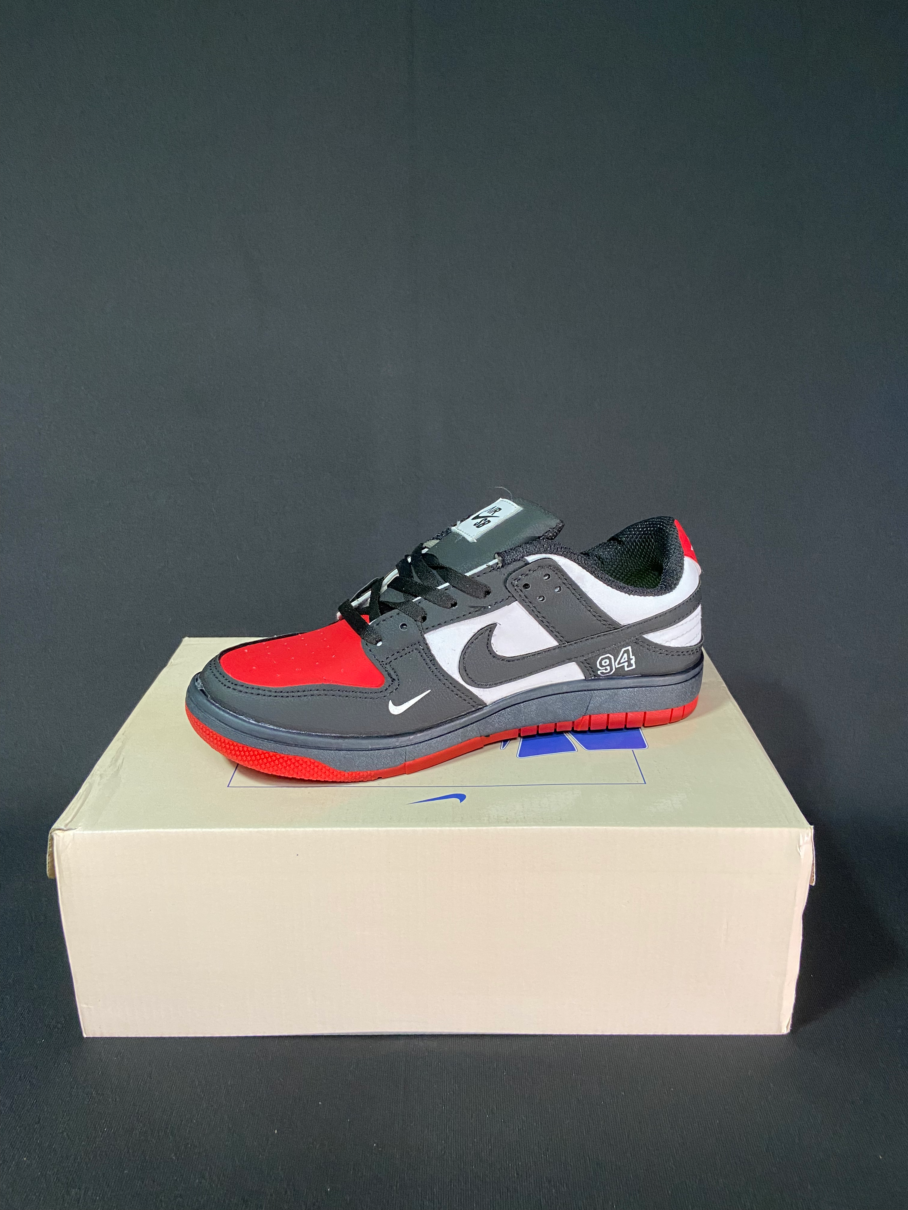 SB DUNK LOW 94 BLACK RED