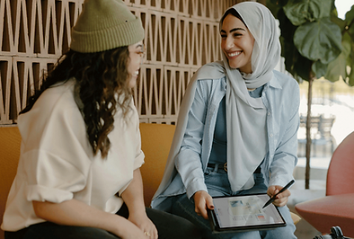 two woman talking - therapist for entrepreneurs