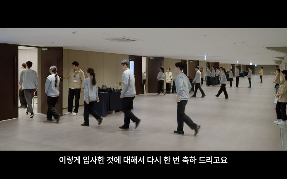 면접입장하는 사람들