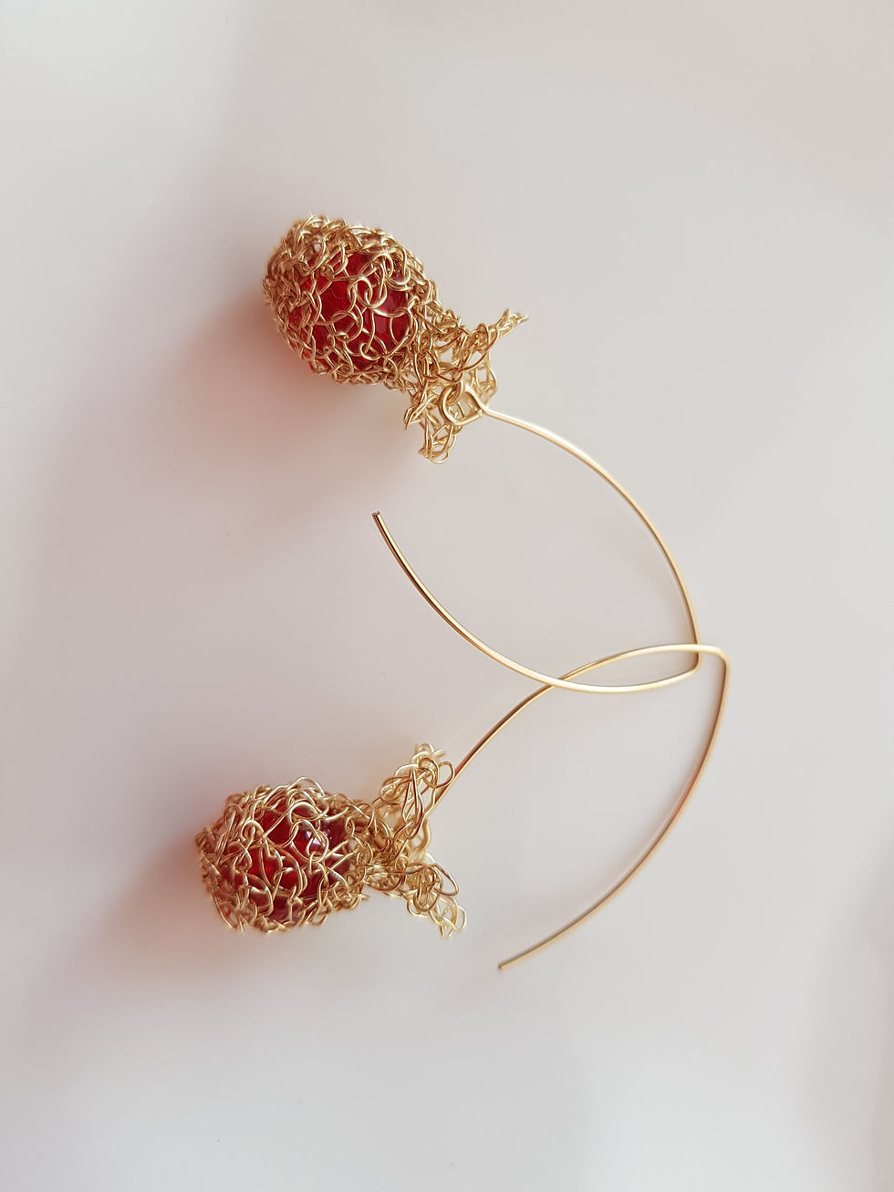 תמונה ממוזערת: עגילי זהב ארוכים עם רימון סרוג