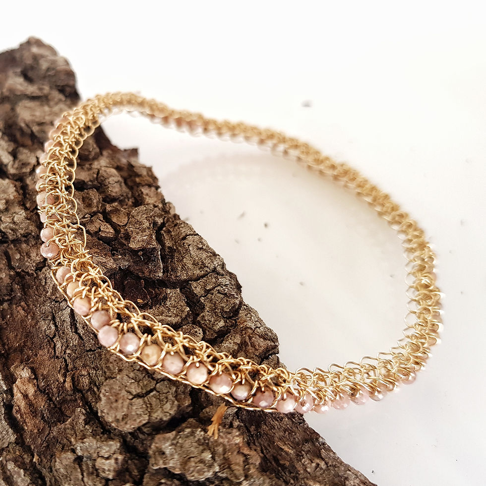 תמונה ממוזערת:  צמיד זהב מולטיקולור, צמיד דק עם אבני חן צבעוניות