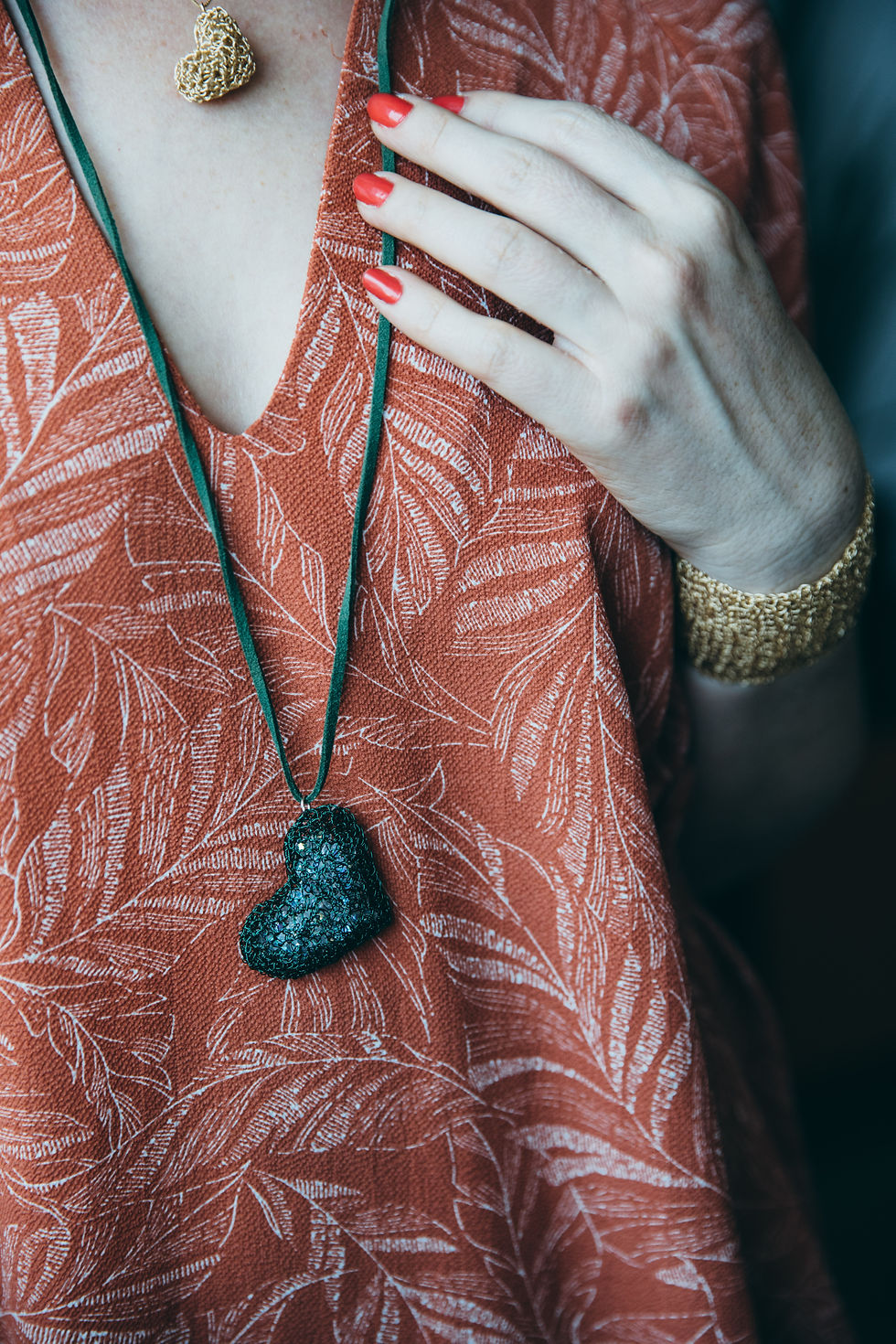 שרשרת ארוכה לב ירוק סרוג