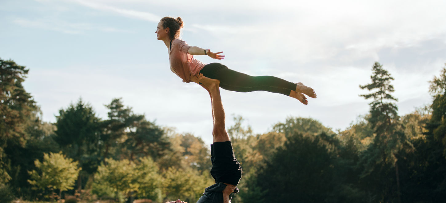 Sesión Acroyoga Al Aire Libre