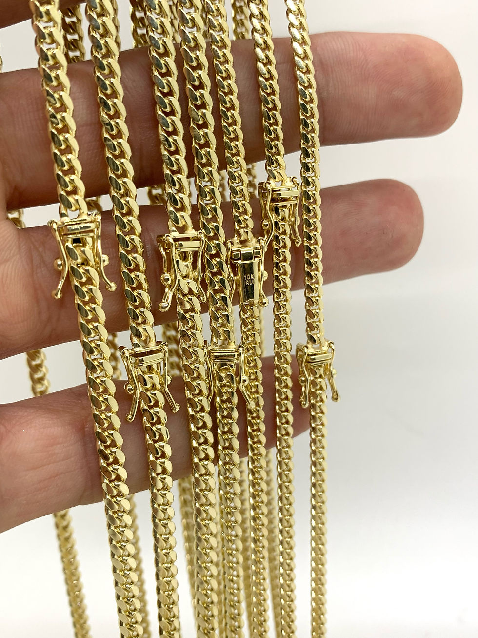 Miniatura: 10K Solid Cuban Link Chain (3mm)