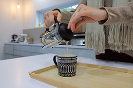 Sieb der Frenchpress herunterdrücken und einschenken