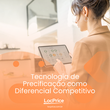 Mulher de perfil, com cabelos presos e usando blazer bege, interage com um tablet que exibe ícones de um sistema digital. Ao fundo, ambiente moderno e iluminado. Na parte inferior, sobre uma faixa laranja com elementos gráficos, o texto: “Tecnologia de Precificação como Diferencial Competitivo”. Abaixo, o logotipo da LocPrice e o site “locprice.com.br”.