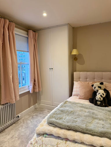 Pink bedroom for young teen