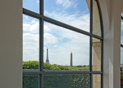 "Derrière la fenêtre...Tour Eiffel"
