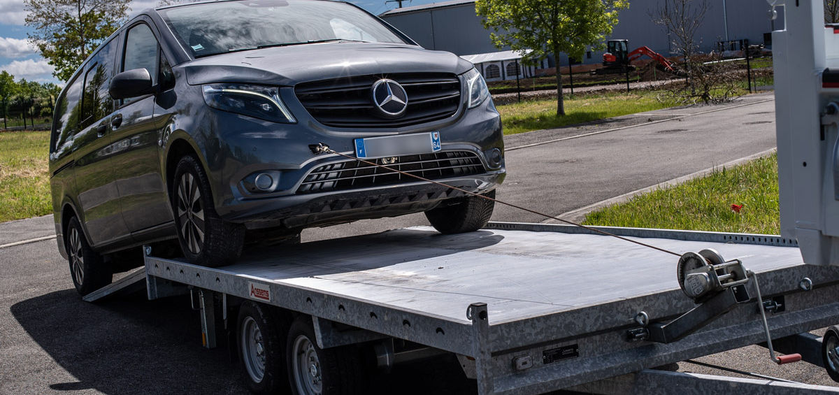 Remorque plateau avec rampe