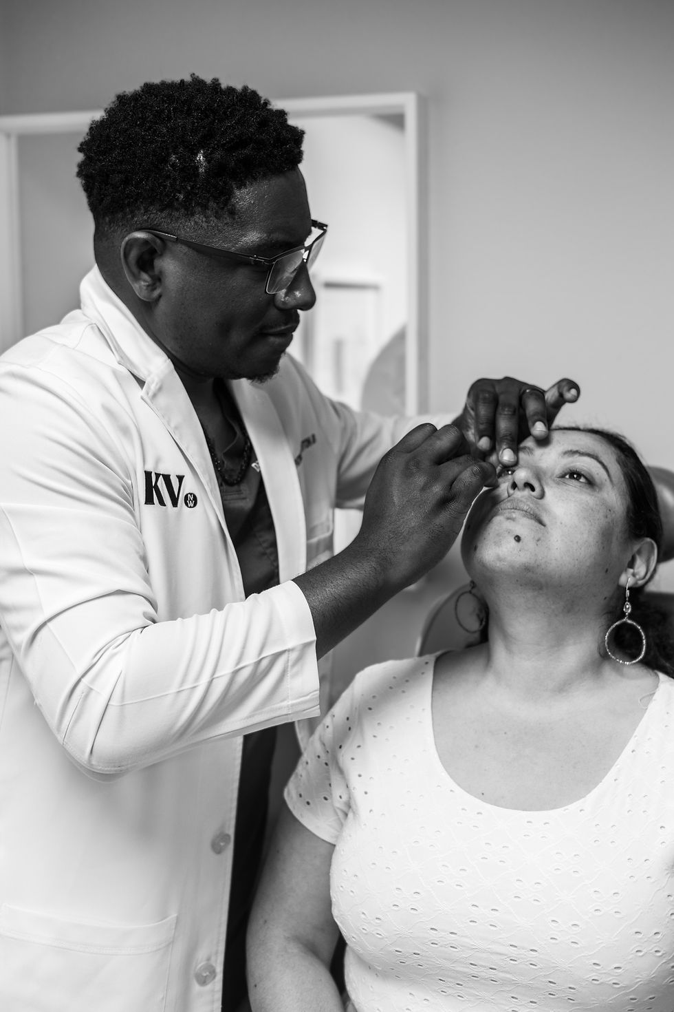 doctor examines patient