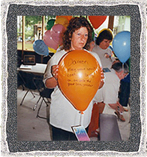 Lynda with balloon.gif