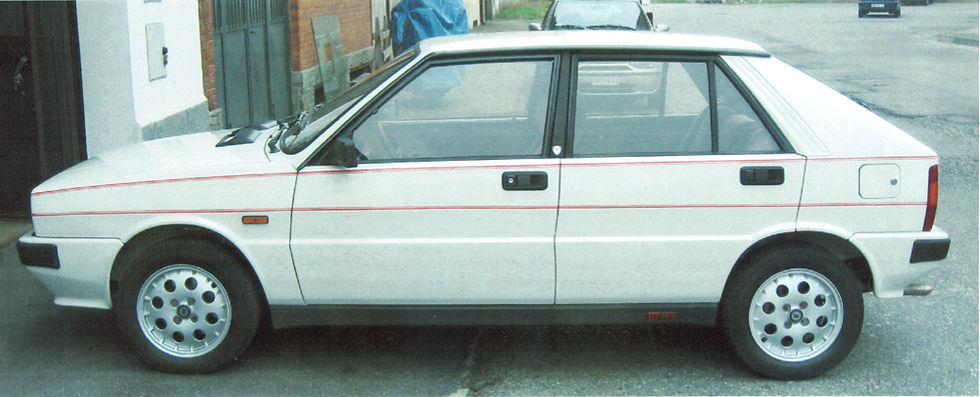 Miniatura: Lancia Delta 4WD Filetti