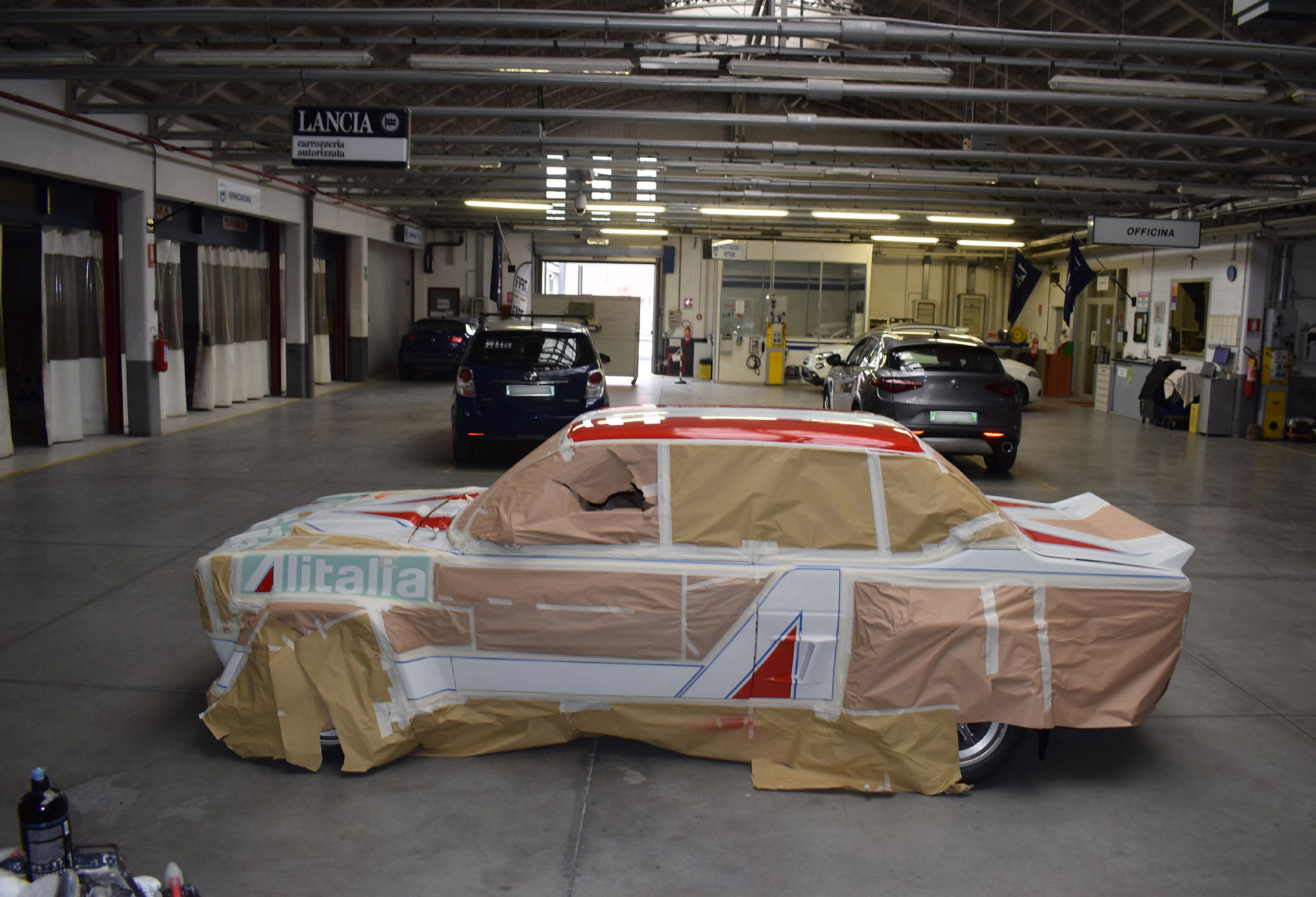 verniciatura in carrozzeria della fiat 131 abarth alitalia