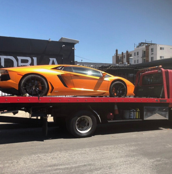 Differences Between Flatbed and Wheel Lift Tow Trucks