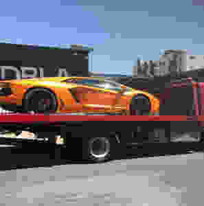 Differences Between Flatbed and Wheel Lift Tow Trucks